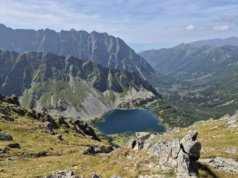Członkowie Klubu „Jantar” PTTK przemierzali tatrzańskie szlaki zarówno w Polsce jak i na Słowacji.